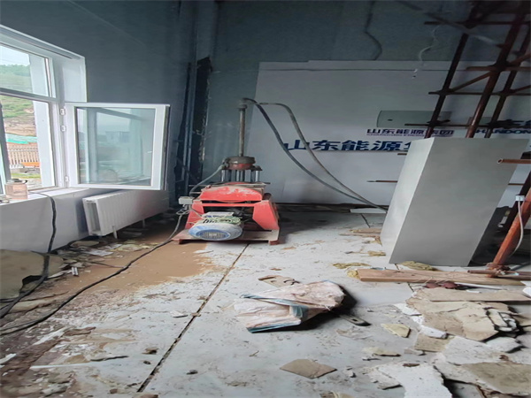 英州镇地基基础下沉墙体裂缝加固注浆顶升施工