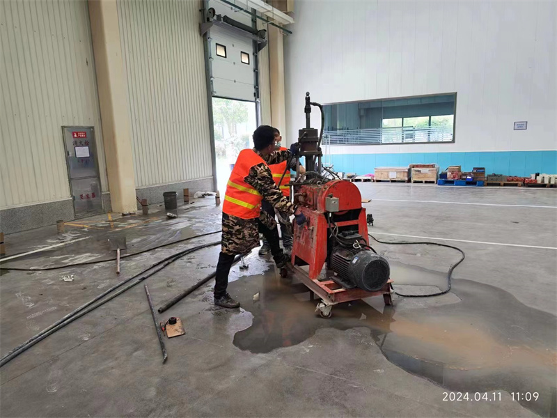 英州镇厂房地面下沉塌陷注浆加固施工